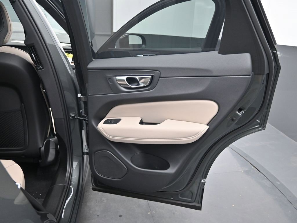 New 2026 Volvo XC60 B5 Plus w/ Climate Package image 32