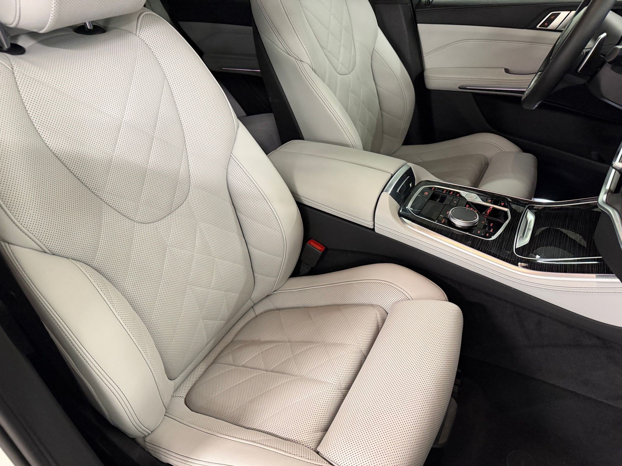 Used 2024 BMW X5 sDrive40i w/ M Sport Package RWD image 34
