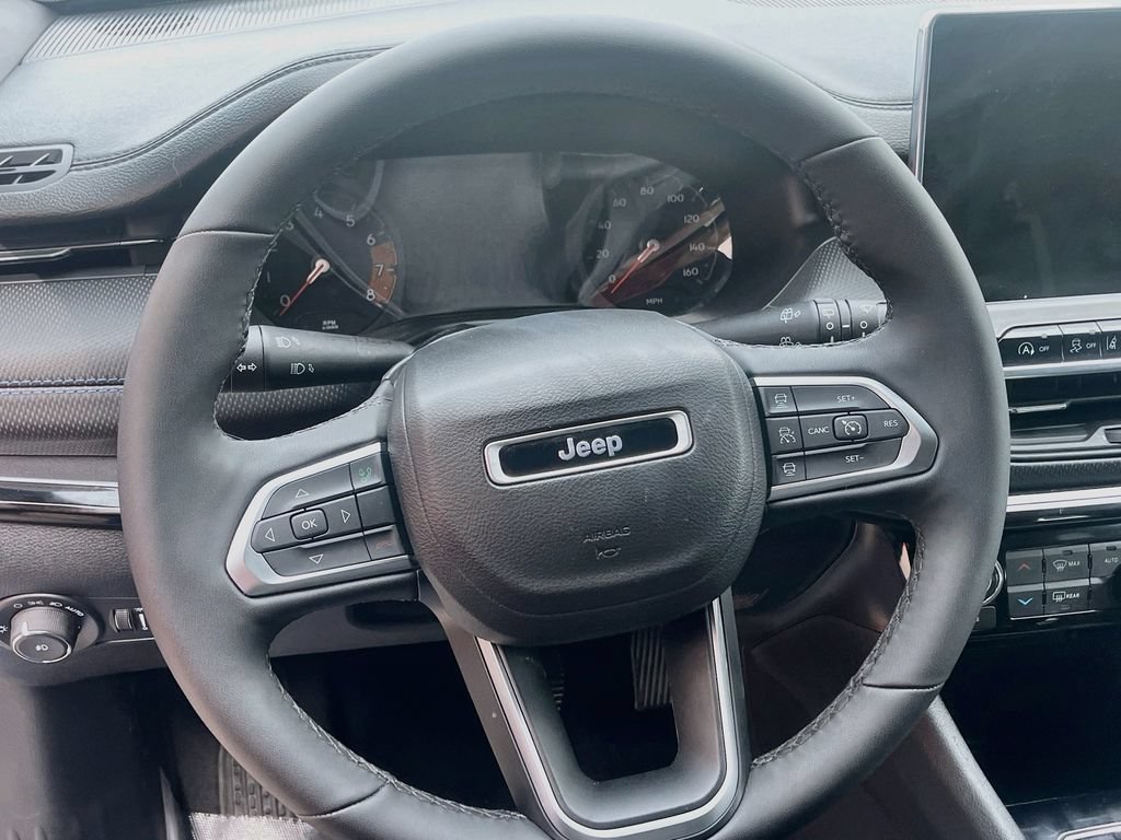 Used 2026 Jeep Compass Limited AWD/4WD image 11
