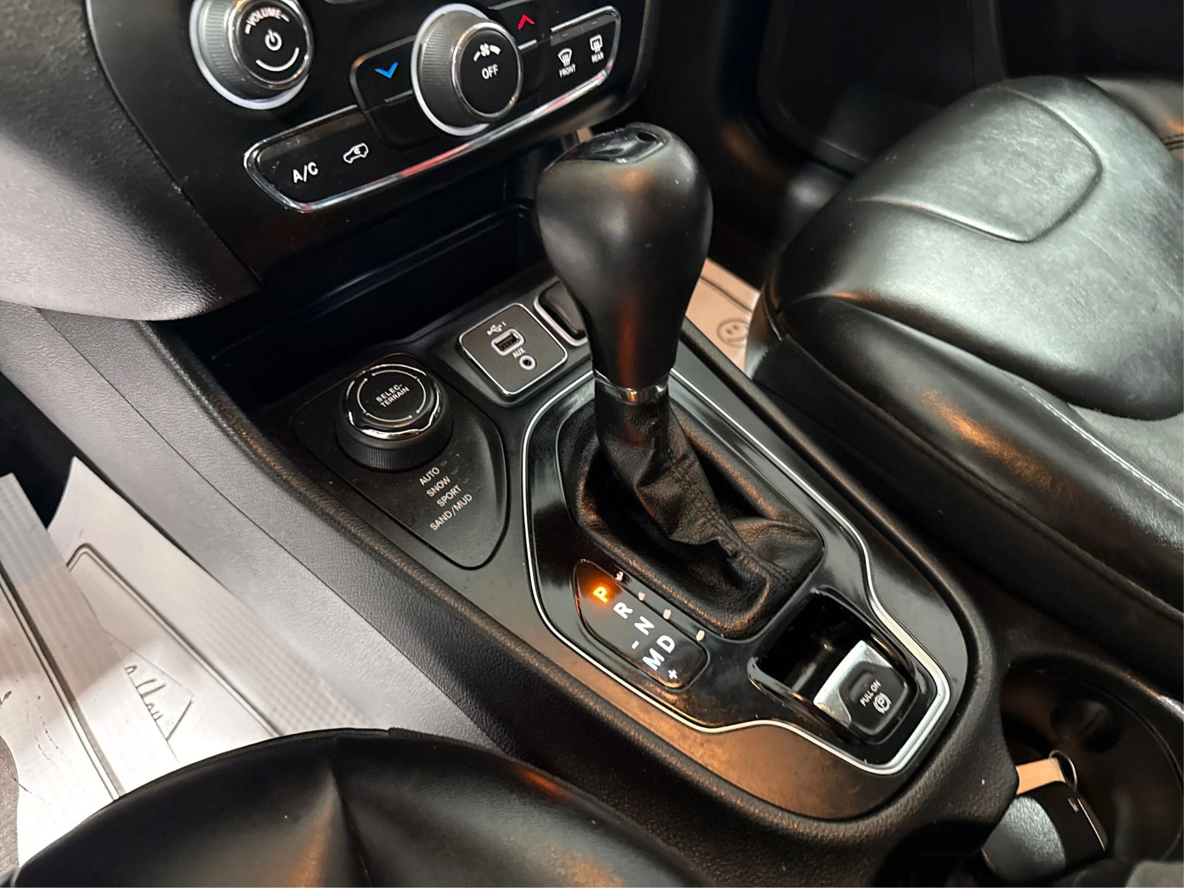 Used 2020 Jeep Cherokee Latitude Plus image 15