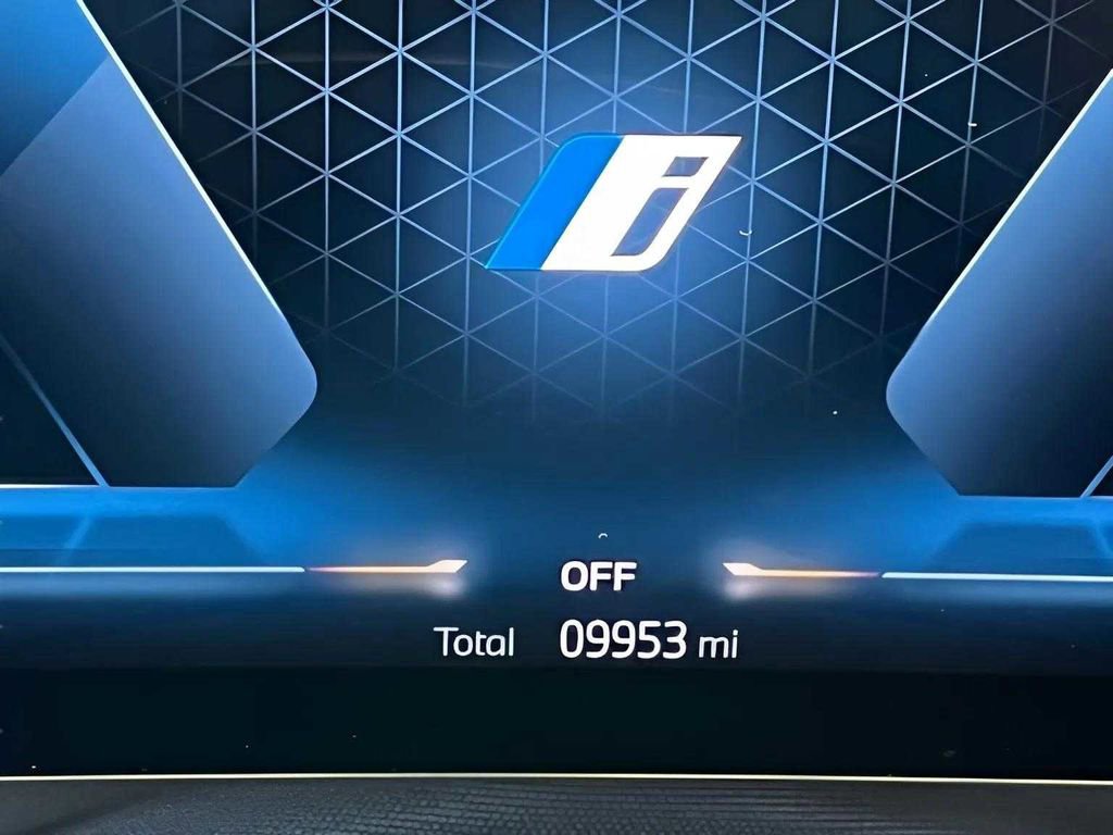 Used 2024 BMW i7 xDrive60 image 17