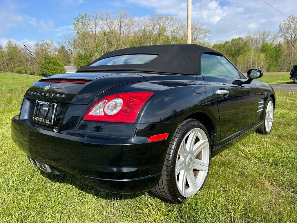 Used 2005 Chrysler Crossfire Limited RWD image 2