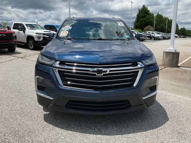 Used 2023 Chevrolet Traverse LT FWD image 2