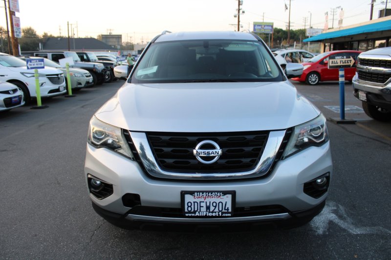 Used 2018 Nissan Pathfinder SV image 4