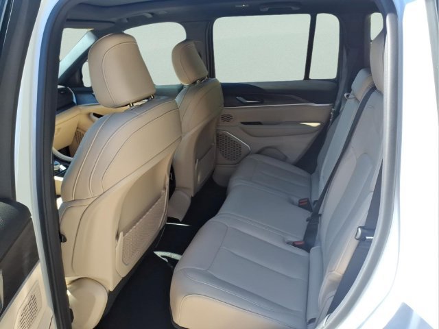 Used 2026 Jeep Grand Cherokee Limited AWD/4WD image 12