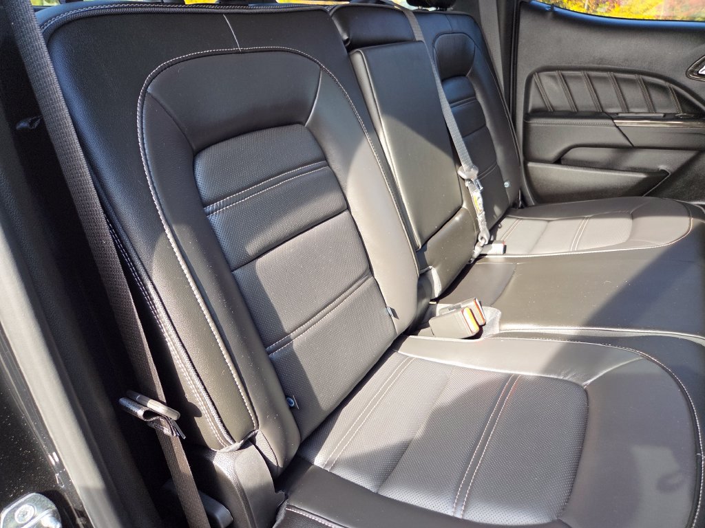Used 2022 GMC Canyon Denali w/ Denali Black Edition Package AWD/4WD image 32