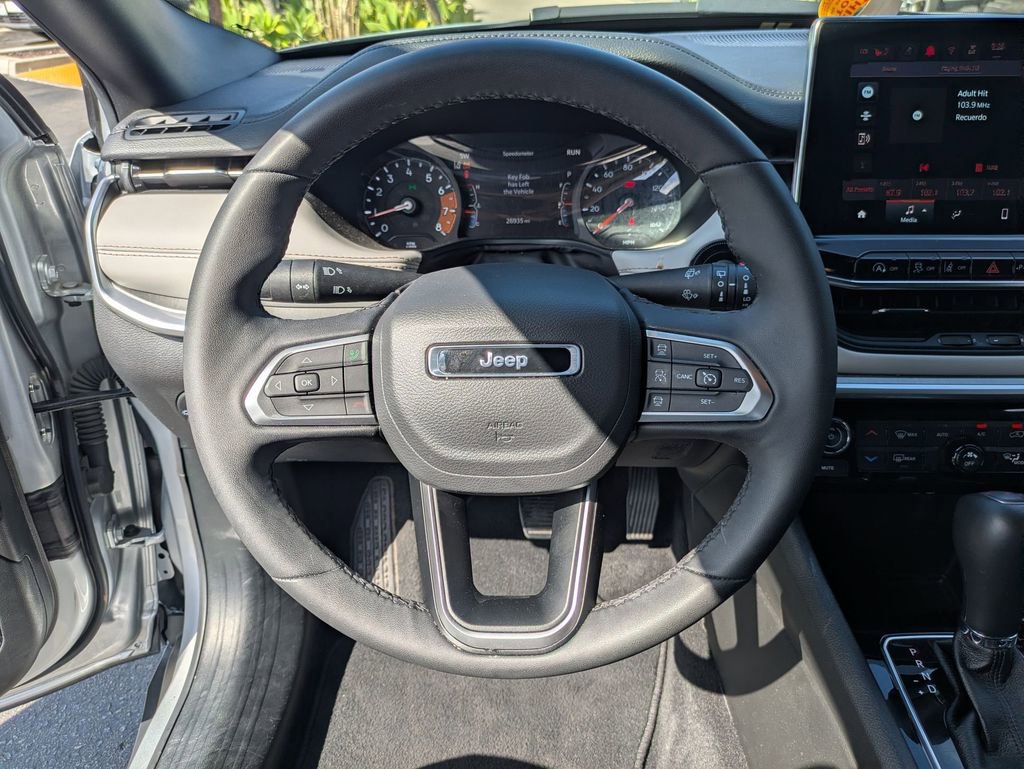 Used 2025 Jeep Compass Limited AWD/4WD image 18