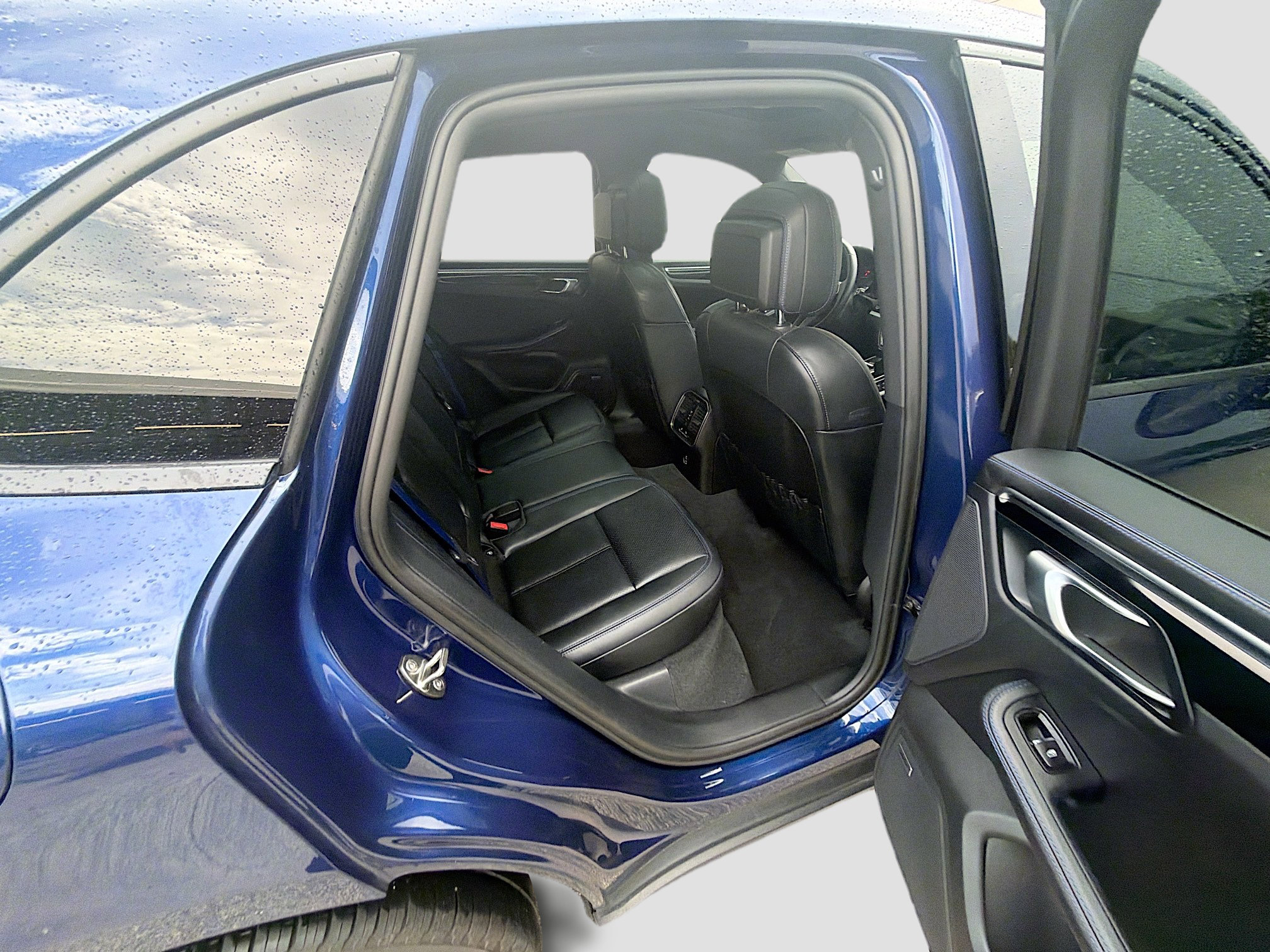 Used 2024 Porsche Macan w/ Premium Plus Package AWD/4WD image 29