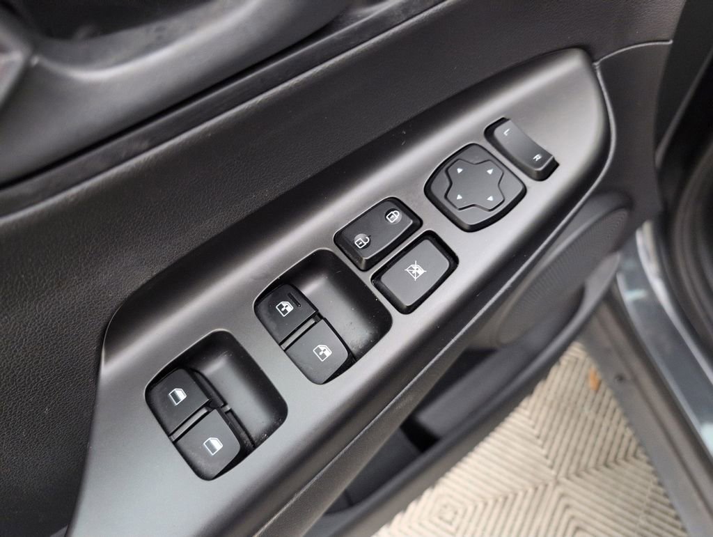 Used 2020 Hyundai Kona SEL Plus FWD image 34