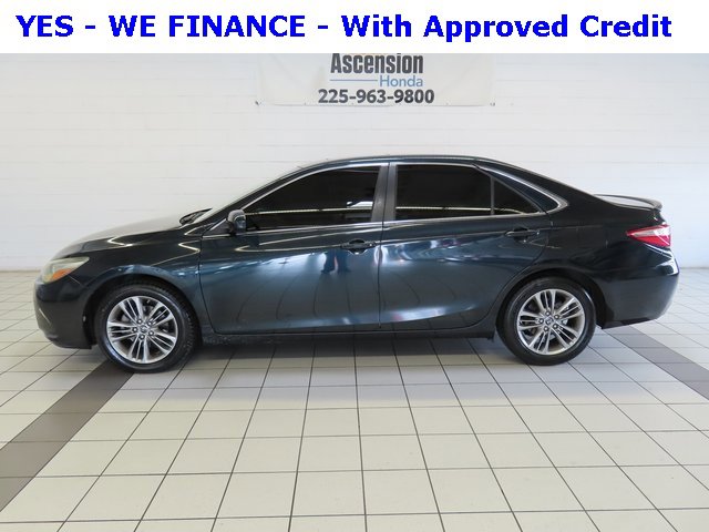 Used 2015 Toyota Camry SE image 3