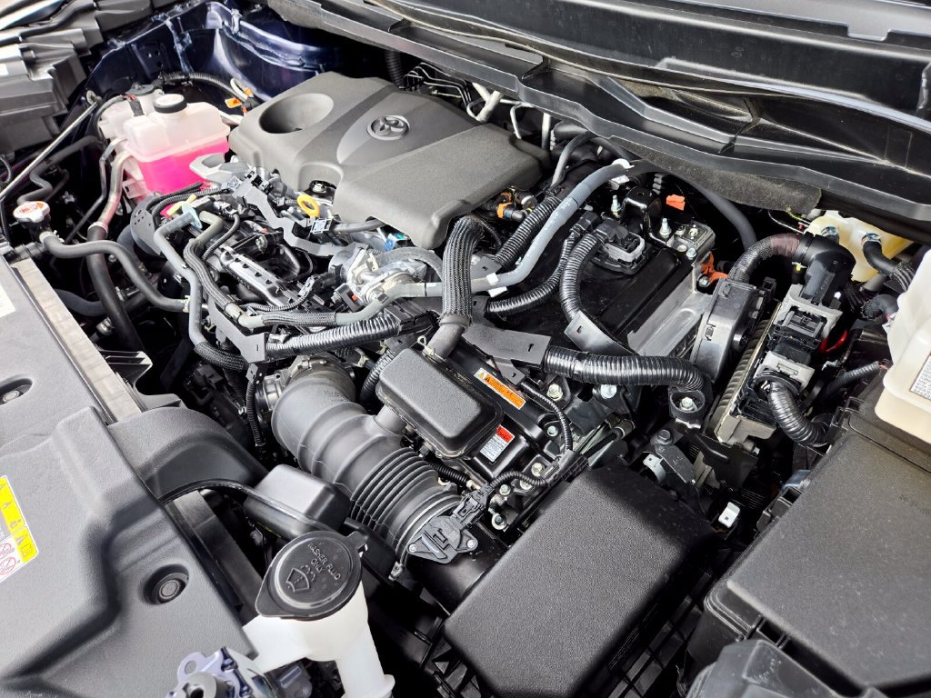 Used 2025 Toyota Sienna XLE FWD image 25