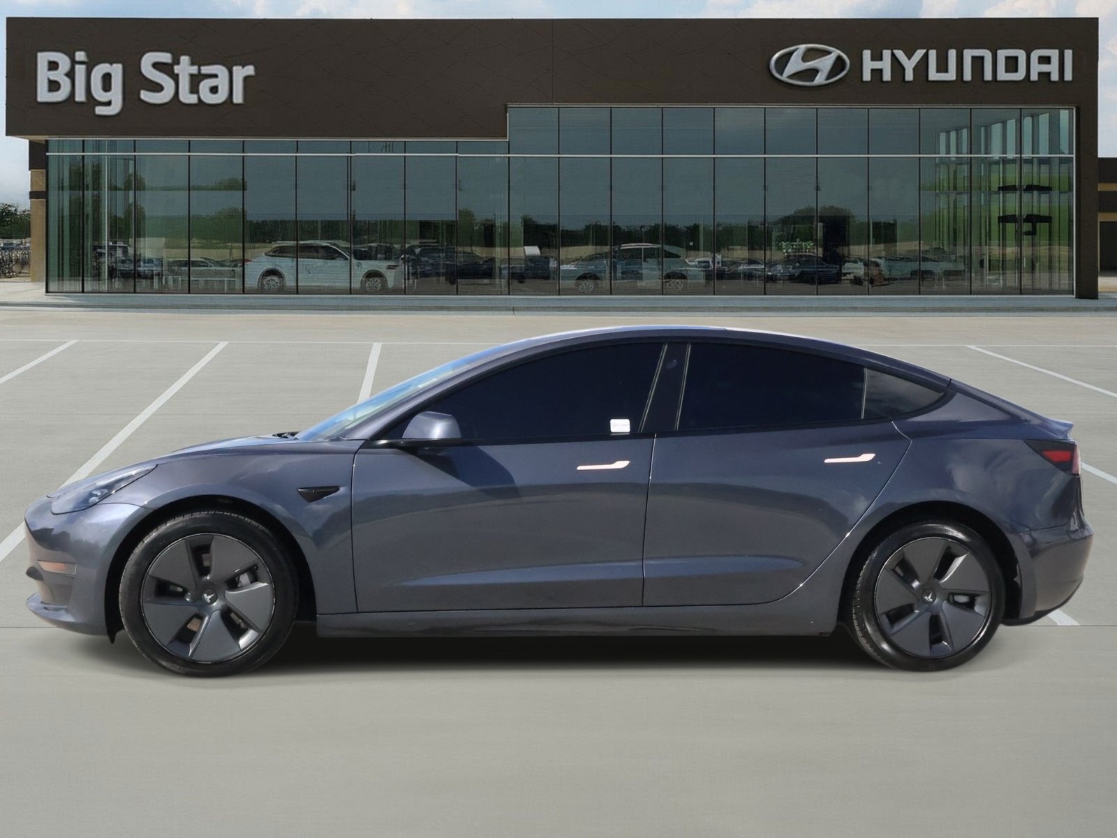 Used 2023 Tesla Model 3 Standard Range RWD image 2