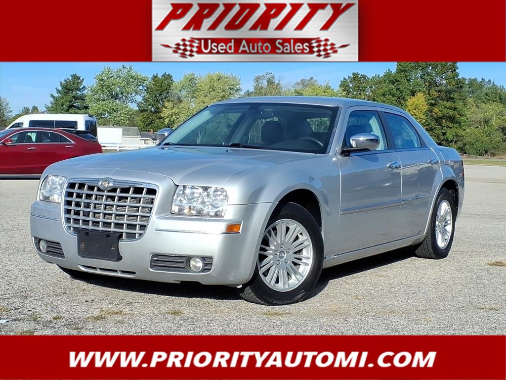 Used 2010 Chrysler 300 Touring w/ Comfort/Convenience Group image 1