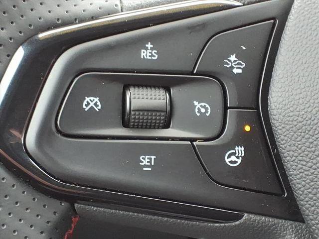 Used 2025 Chevrolet Trax RS image 16