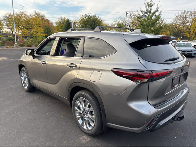 New 2026 Toyota Highlander Limited image 12