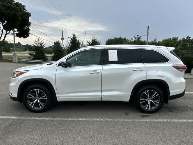 Used 2016 Toyota Highlander XLE AWD/4WD image 2