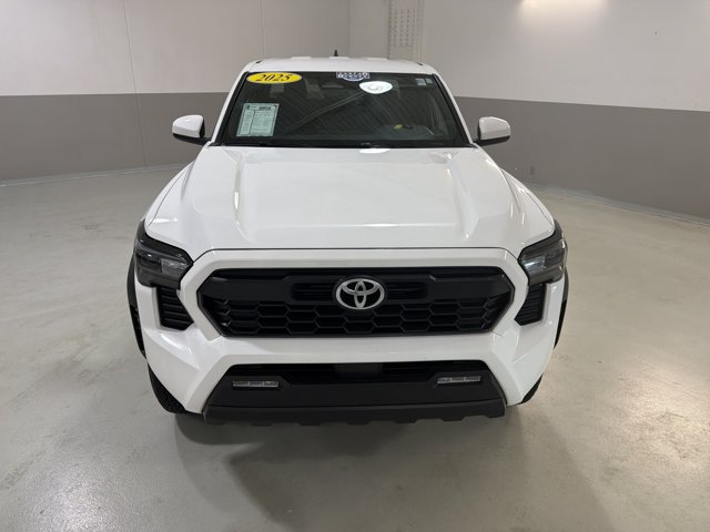 Used 2025 Toyota Tacoma TRD Off-Road AWD/4WD image 3