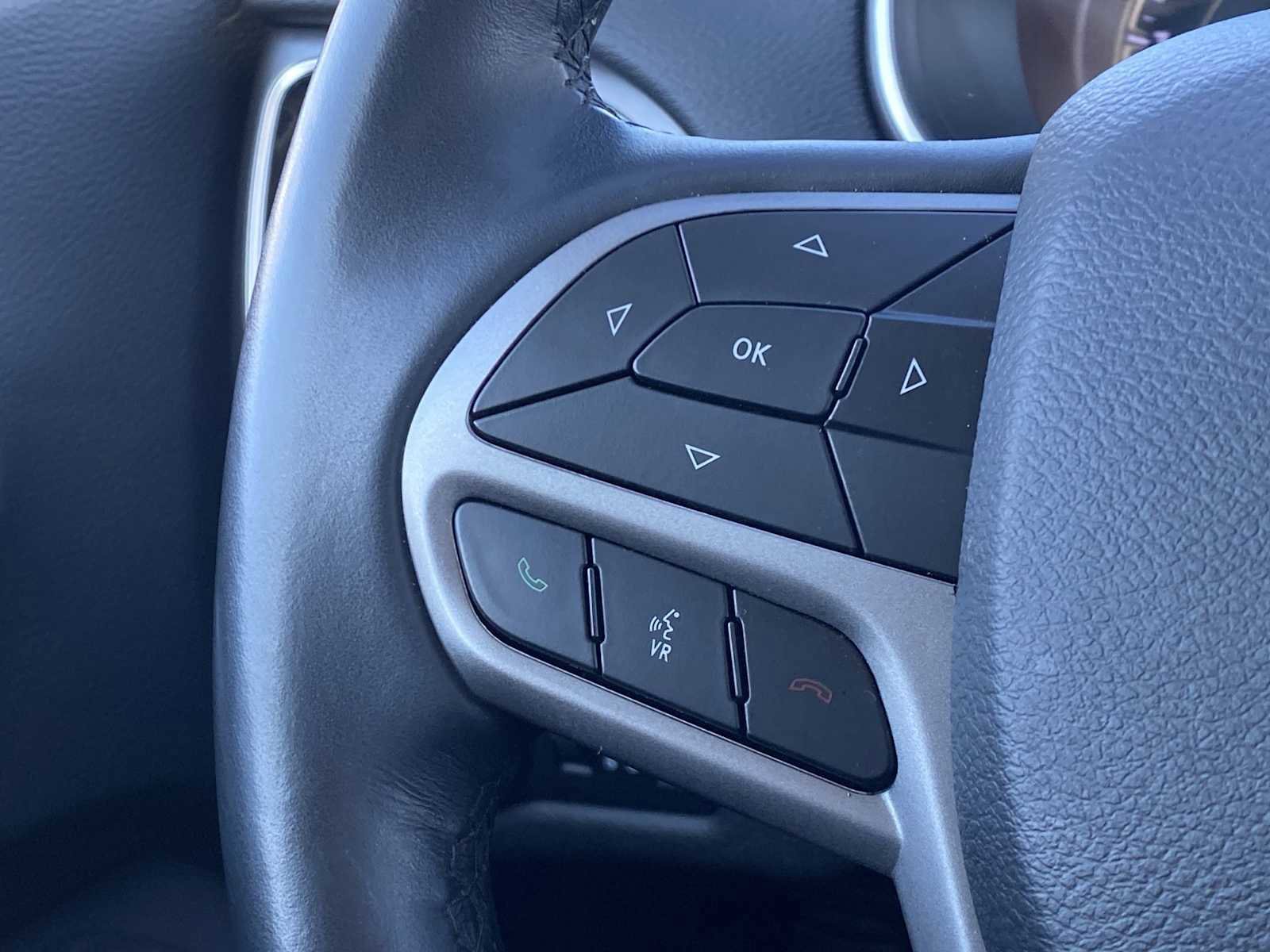 Used 2019 Jeep Cherokee Limited image 25