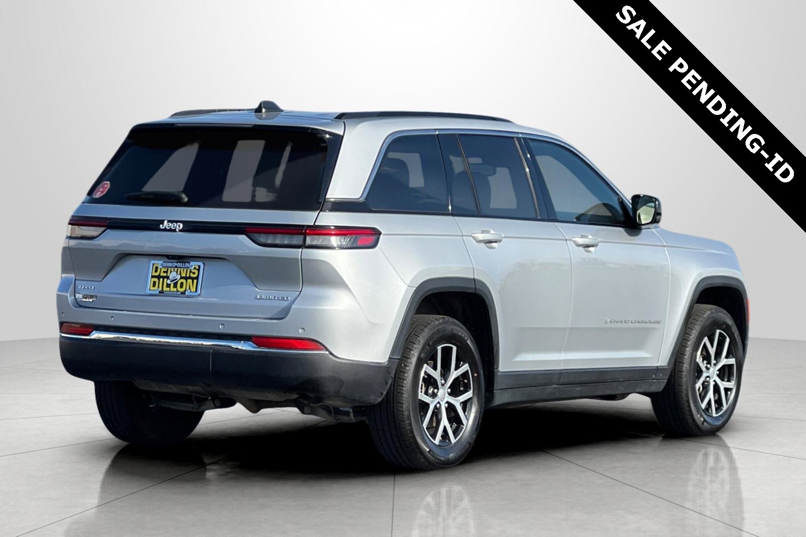 Used 2024 Jeep Grand Cherokee Limited image 5