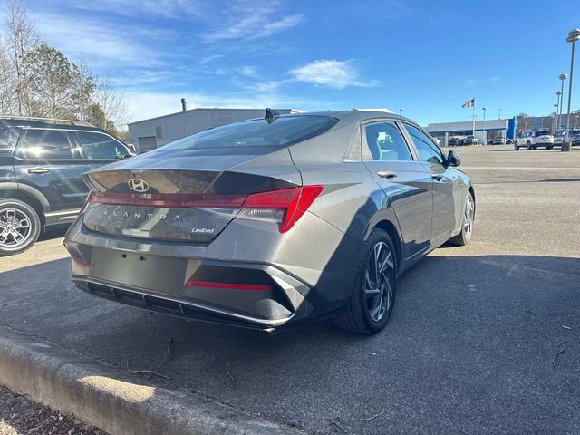 Used 2024 Hyundai Elantra Limited image 4