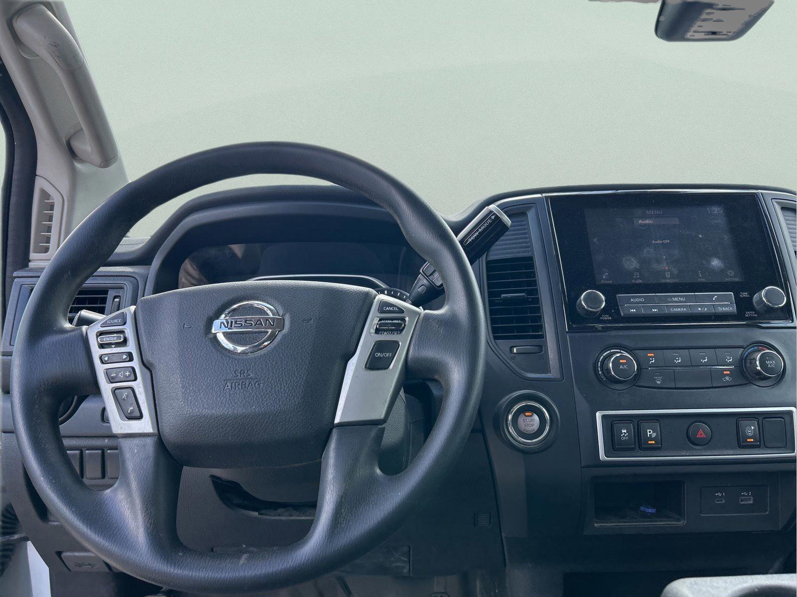 Used 2022 Nissan Titan S image 21