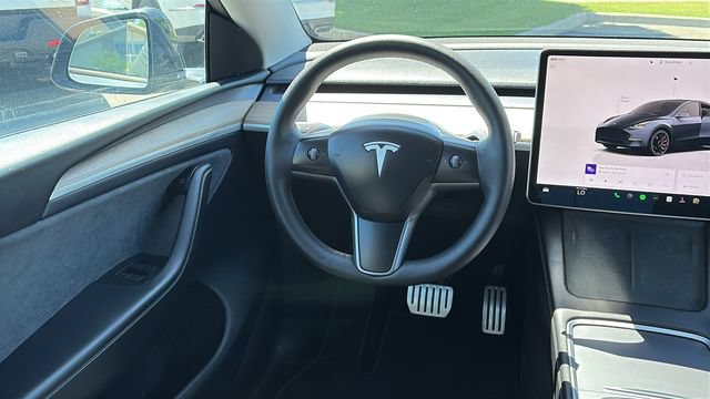 Used 2024 Tesla Model Y Performance AWD/4WD image 23