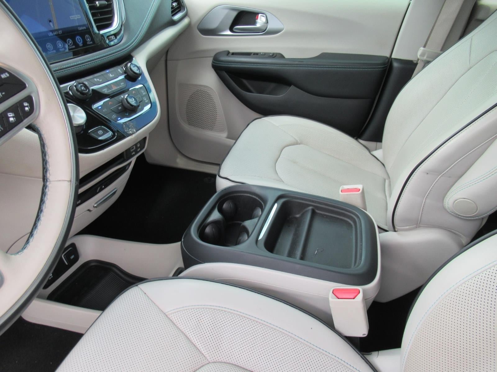Used 2017 Chrysler Pacifica Platinum FWD image 19