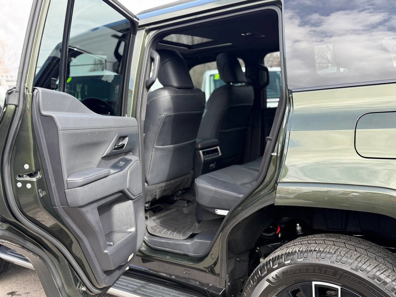 Used 2025 Lexus GX 550 w/ Accessory Package (31) image 93