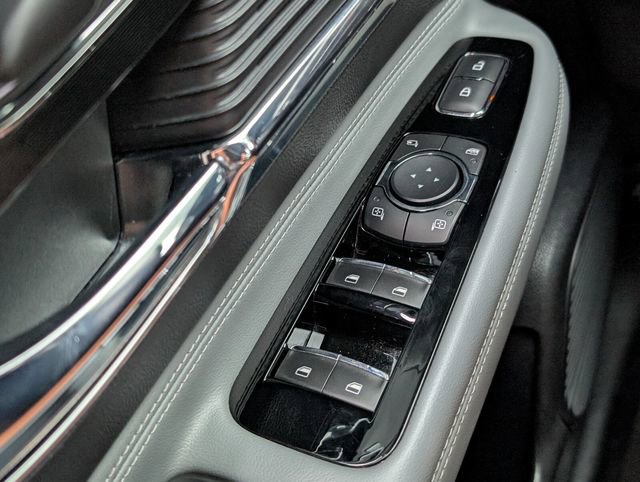 Used 2020 Lincoln Corsair FWD w/ Rear Removable Package Tray image 43