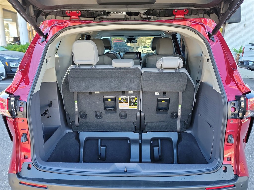 Used 2022 Toyota Sienna XLE image 10