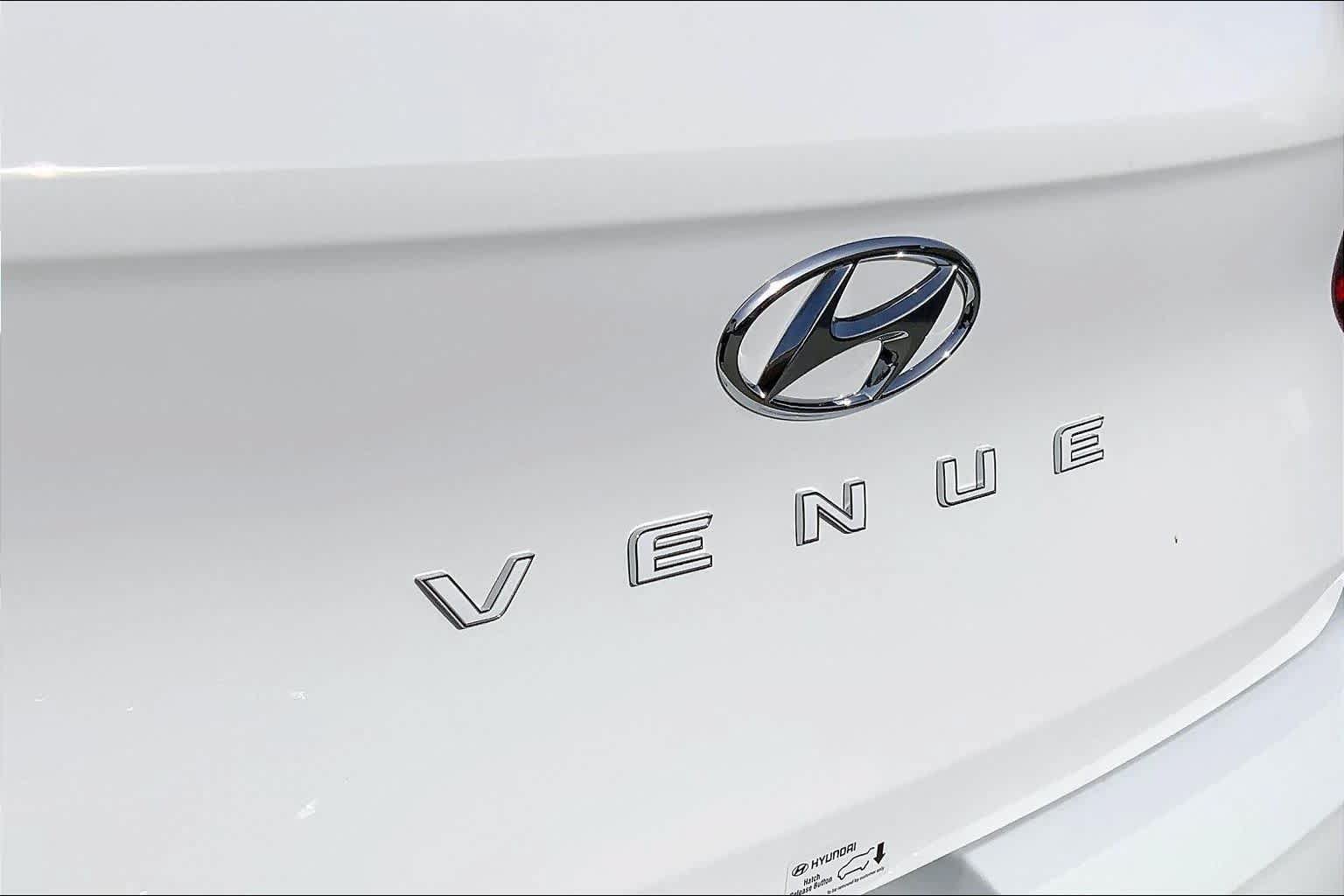 New 2026 Hyundai Venue SEL FWD image 15