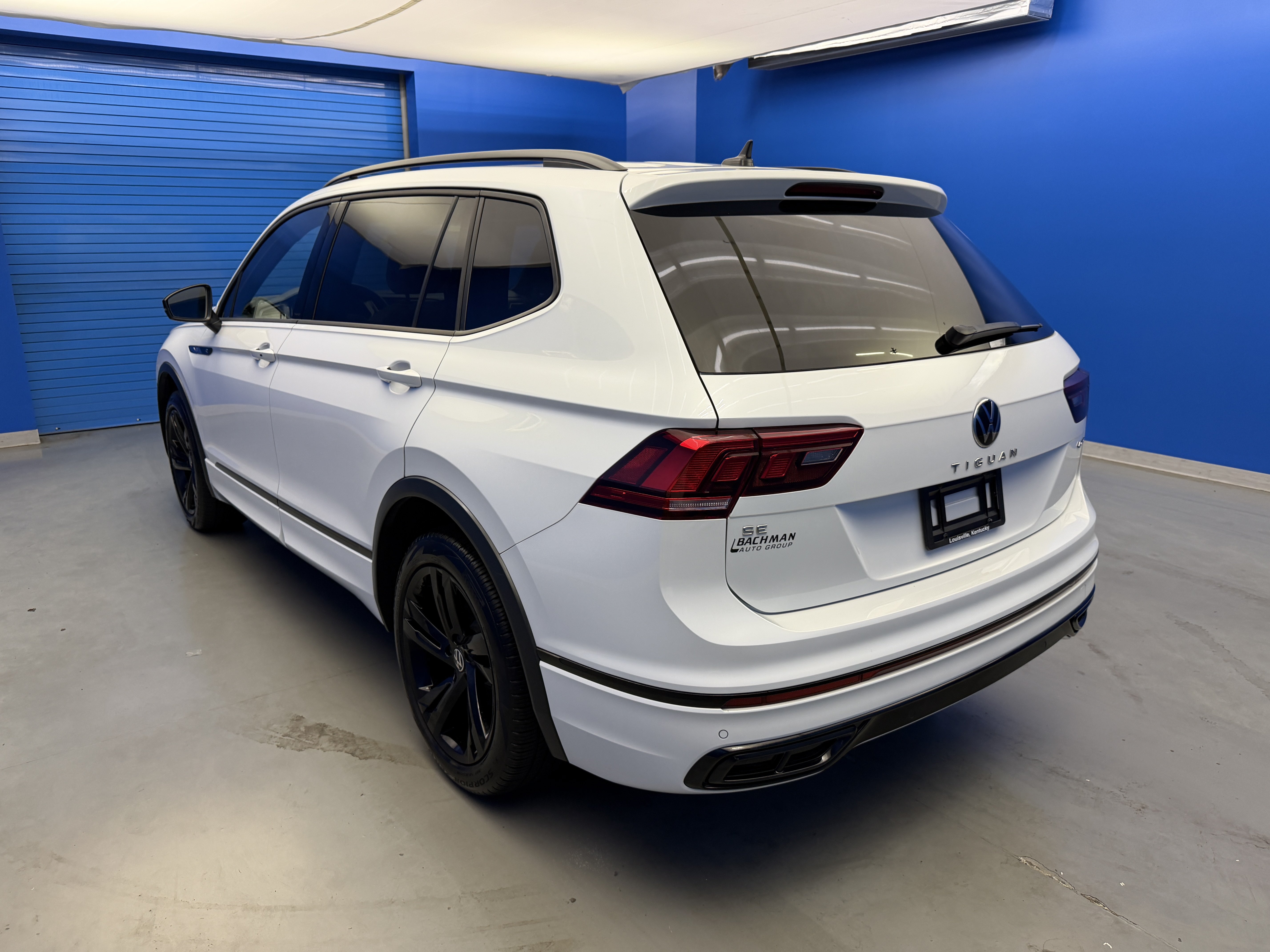 Used 2024 Volkswagen Tiguan SE R-Line AWD/4WD image 5