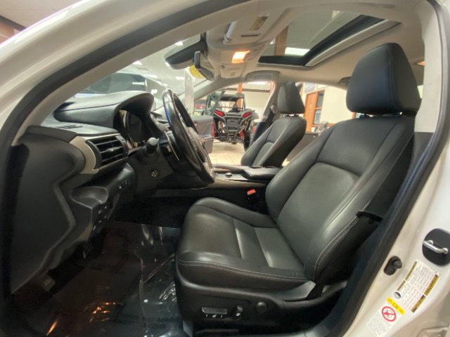 Used 2018 Lexus IS 300 AWD image 16