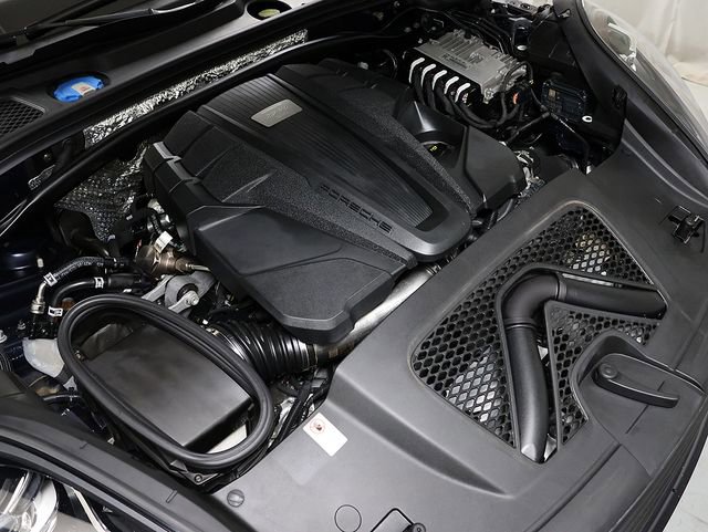 Used 2020 Porsche Macan Turbo image 36