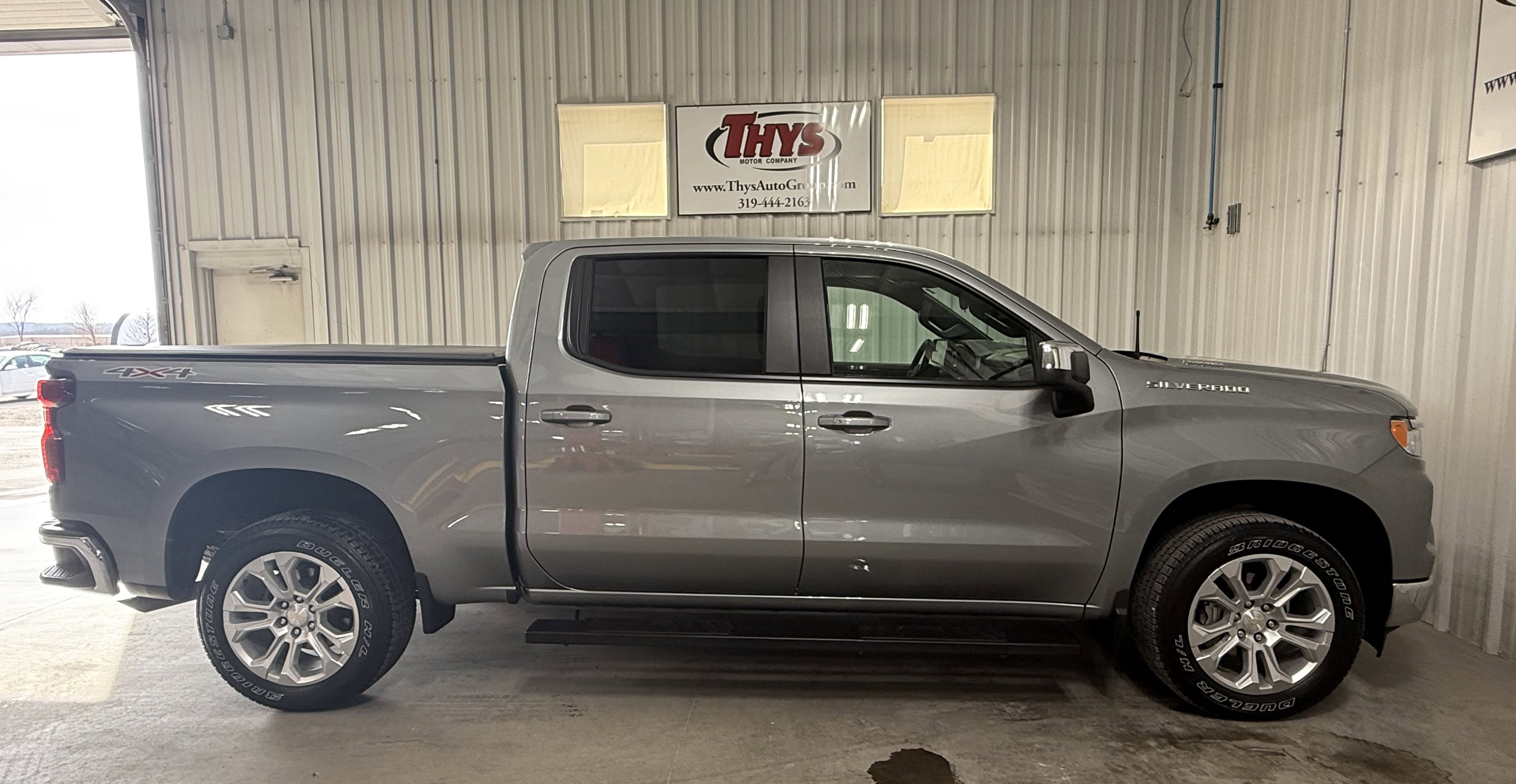 Used 2025 Chevrolet Silverado 1500 LT w/ Leather Package AWD/4WD image 2