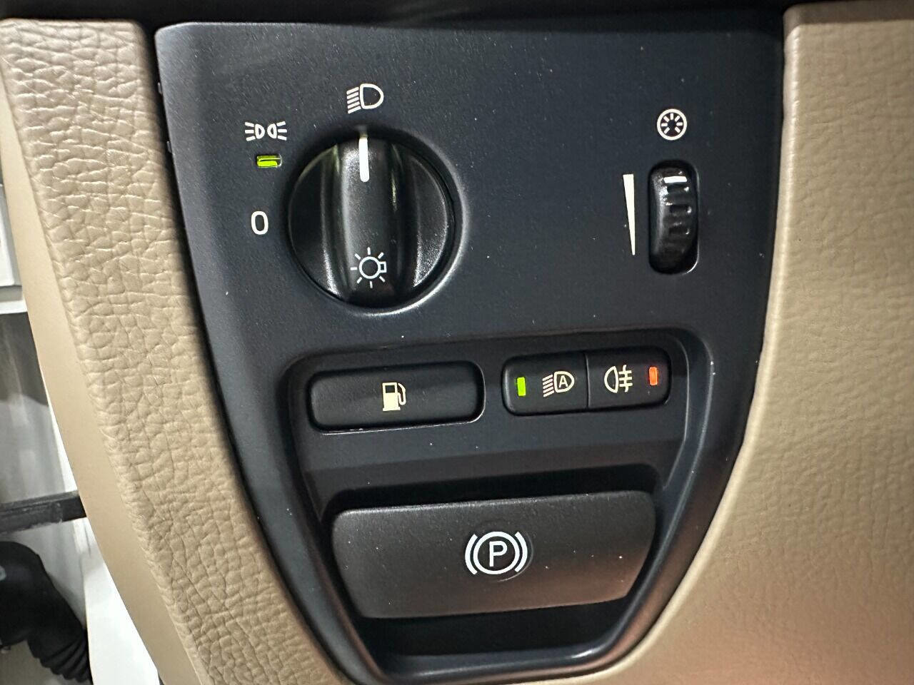 Used 2013 Volvo XC90 3.2 image 17