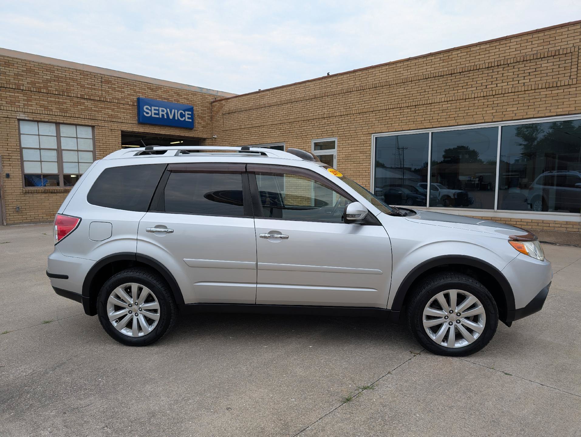 Used 2011 Subaru Forester 2.5X Touring w/ Rugged Pkg 1F AWD/4WD image 5
