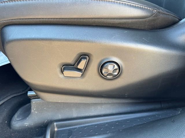 Used 2025 Chrysler Voyager LX image 10