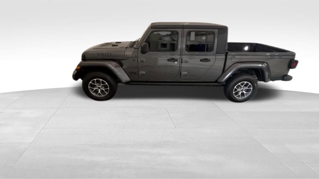 Used 2022 Jeep Gladiator Sport image 6