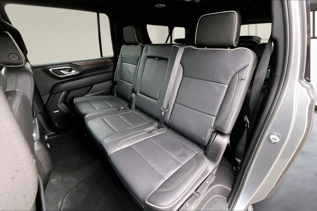 Used 2024 Chevrolet Suburban Premier image 22