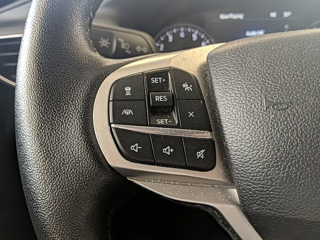 Used 2022 Ford Explorer XLT w/ Equipment Group 202A image 19