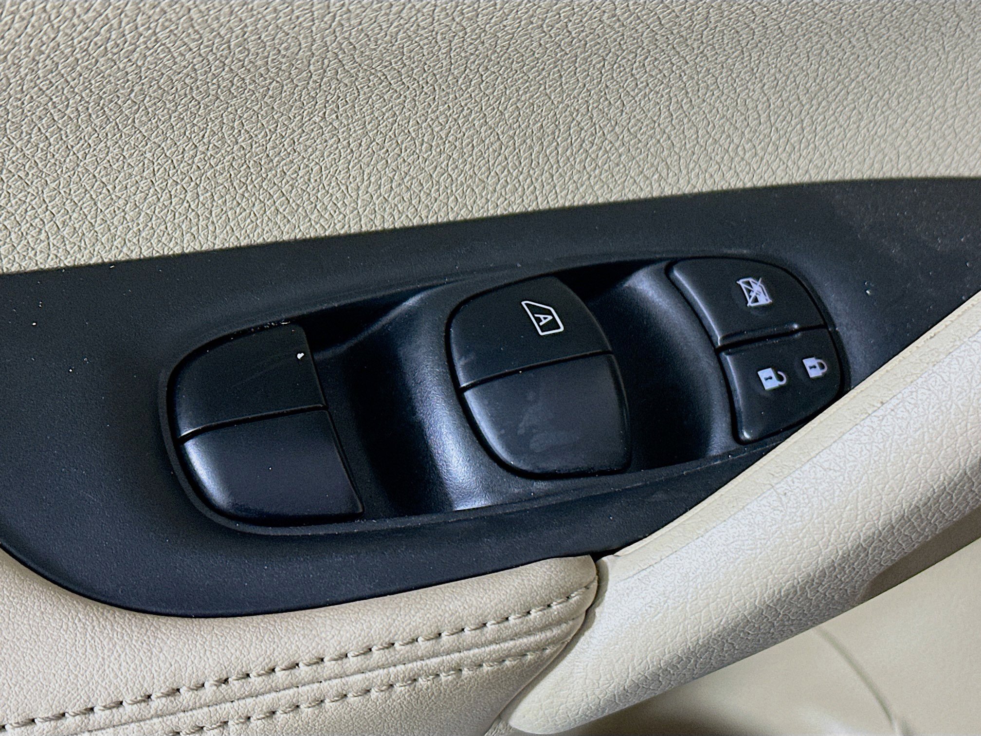 Used 2020 Nissan Rogue SV FWD image 14