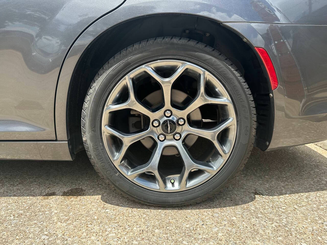 Used 2018 Chrysler 300 S w/ 300S Premium Group RWD image 13
