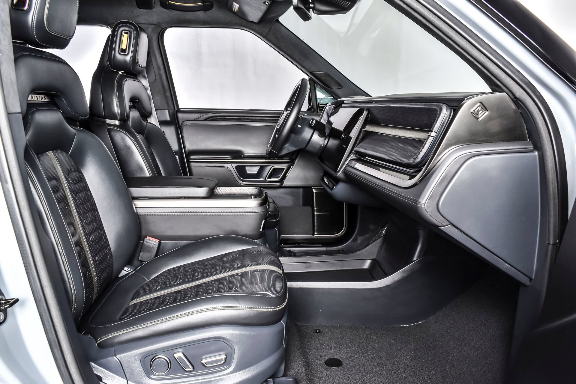 Used 2022 Rivian R1T Adventure AWD/4WD image 24