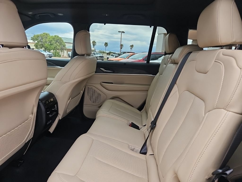 Certified 2025 Jeep Grand Cherokee L Limited w/ Luxury Tech Group II AWD/4WD image 21