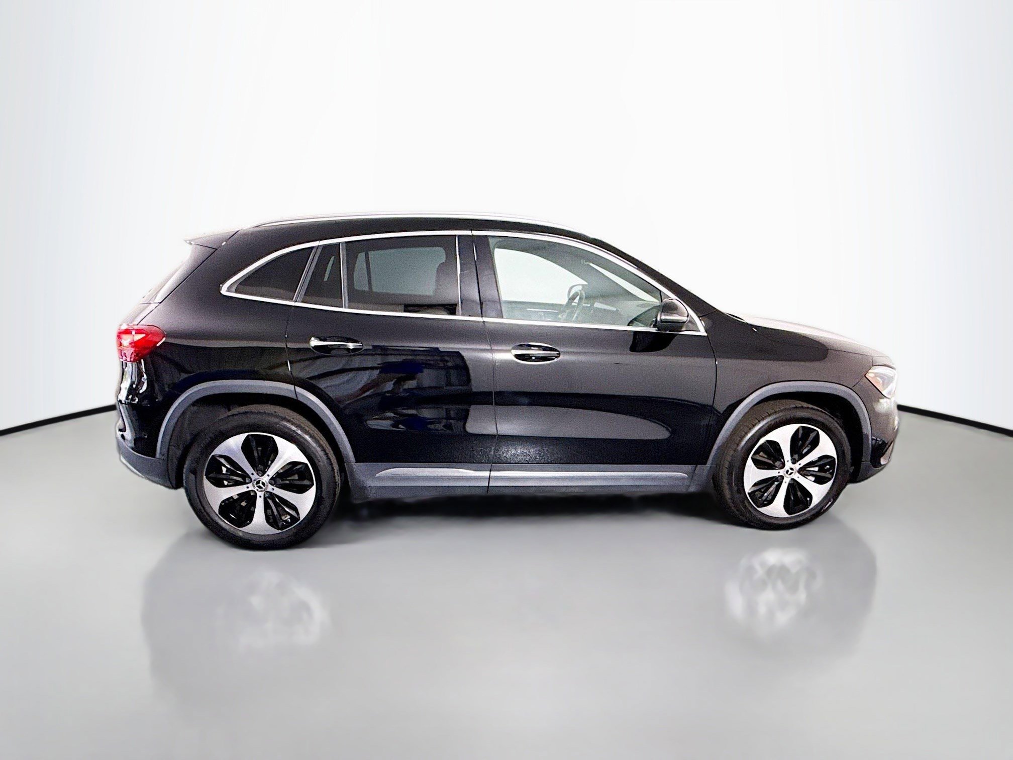 Used 2025 Mercedes-Benz GLA 250 image 11