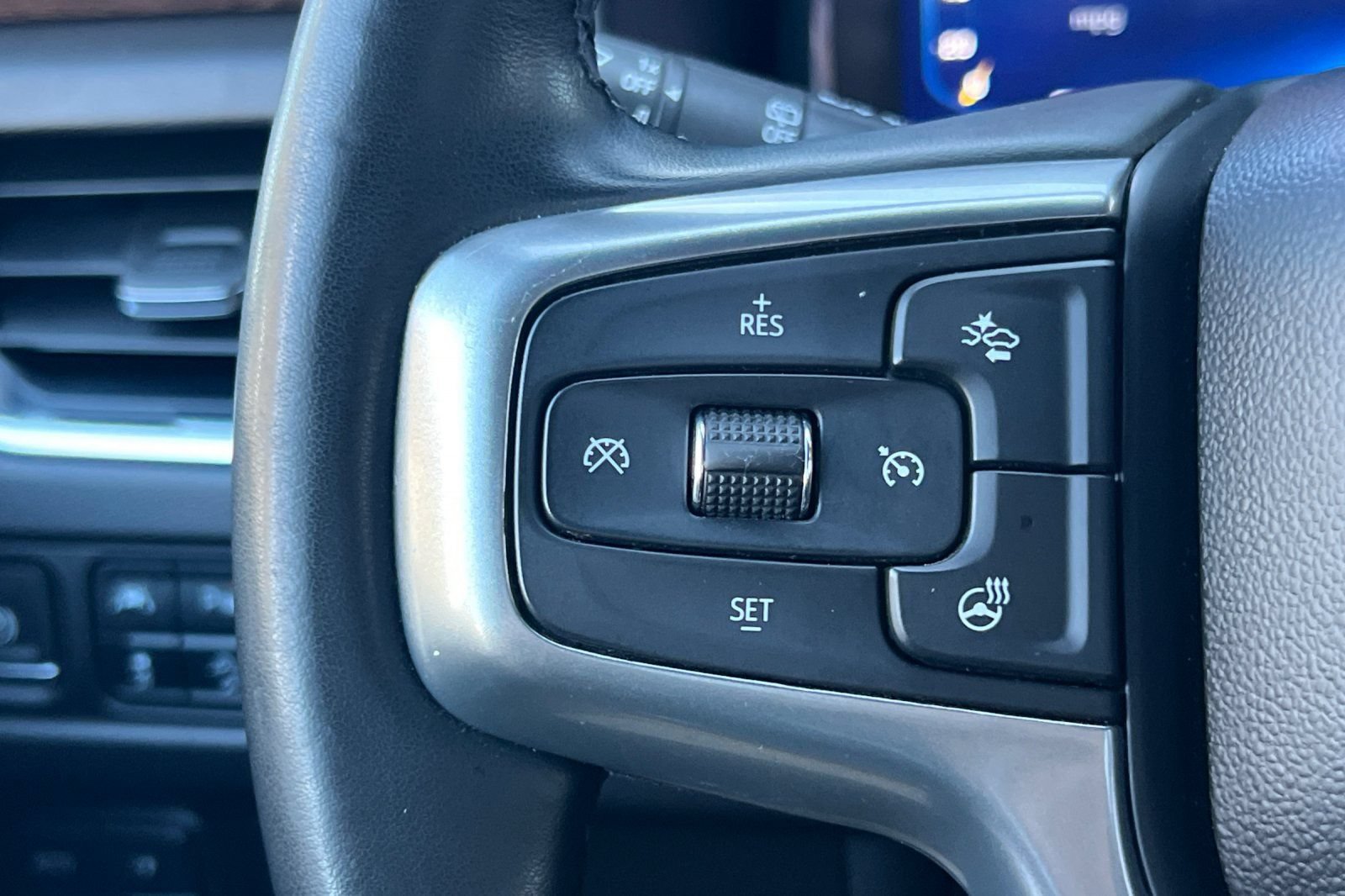Used 2023 Chevrolet Suburban Premier AWD/4WD image 35