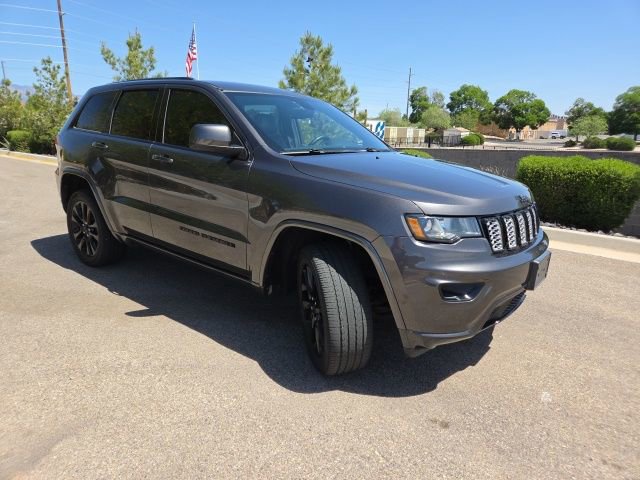Used 2018 Jeep Grand Cherokee Altitude AWD/4WD image 3