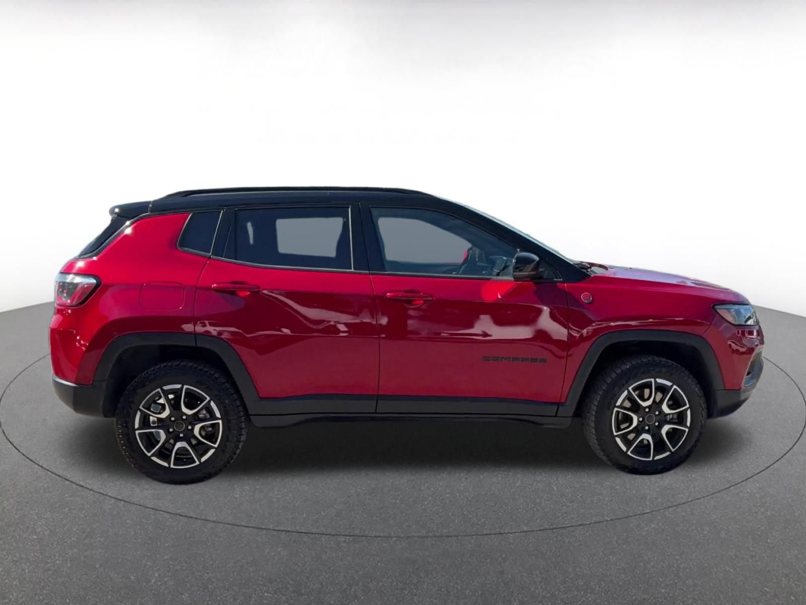 Used 2025 Jeep Compass Trailhawk AWD/4WD image 16
