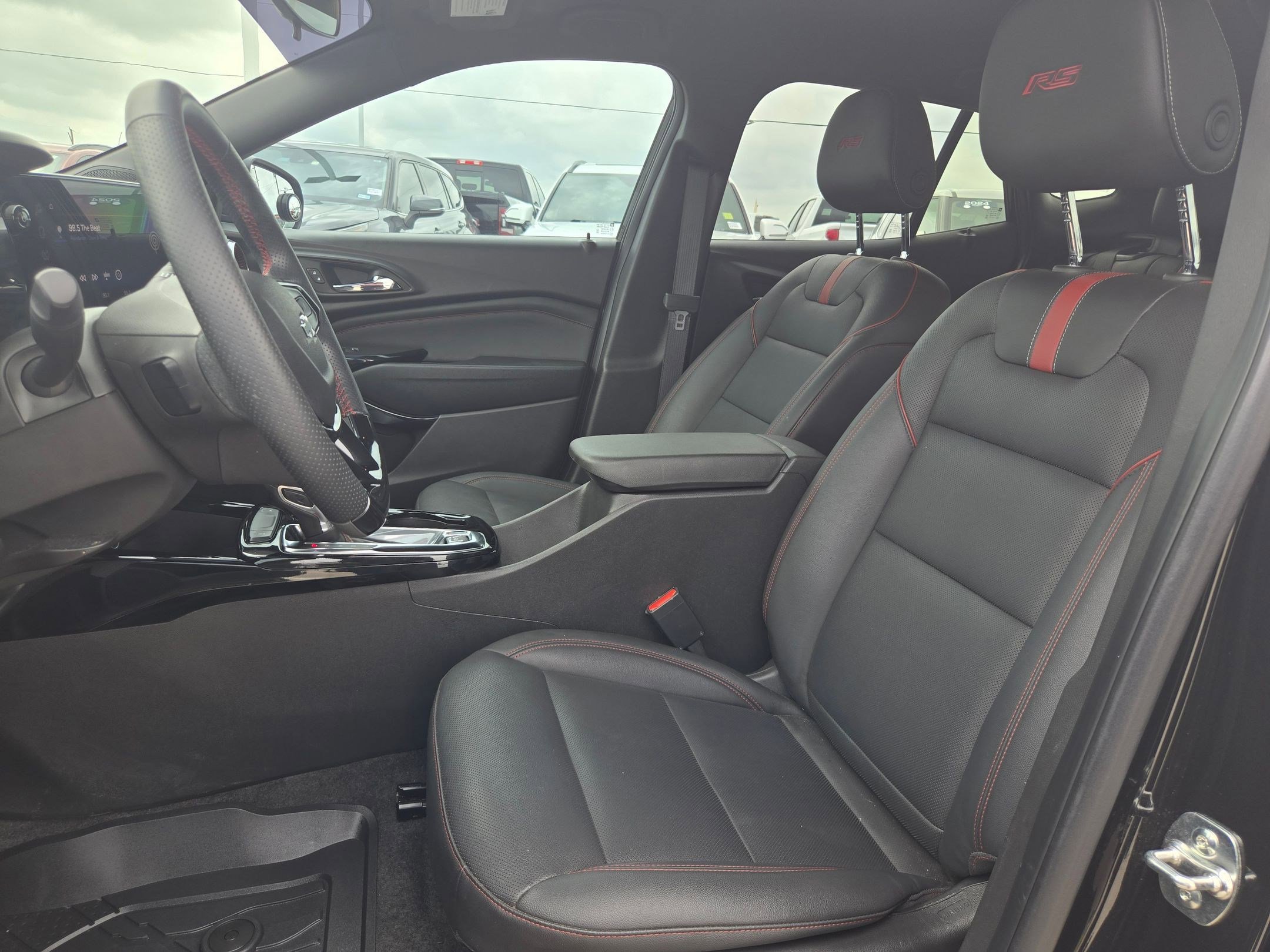 Used 2025 Chevrolet Trax RS w/ Driver Confidence Package FWD image 10